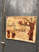 individuelles Keramik  T&uuml;rschild mit Eichh&ouml;rnchen f&uuml;r Ihre Eingangst&uumlr; - NR: 232