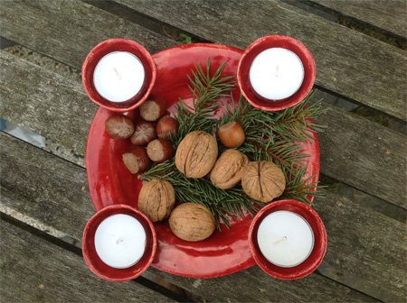 Schale mit Teelichtern, Zweigen und Nüssen zu Weihnachten - Nr.: 206 Schale mit Teelichtern, Zweigen und Nüssen zu Weihnachten - Nr.: 206